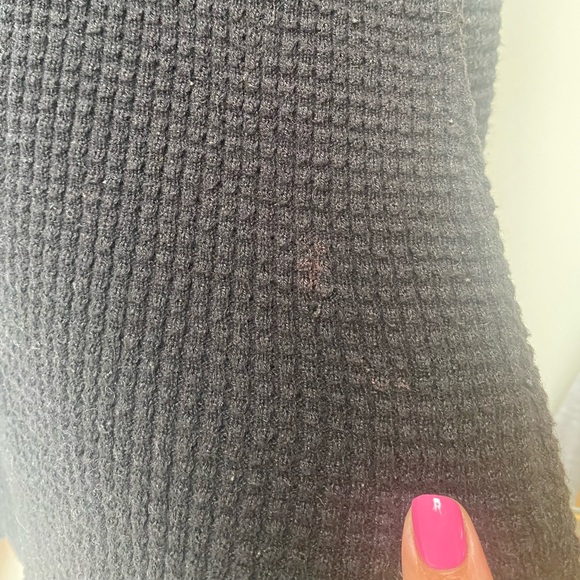 Black Waffle Top 🧇 - Picture 4 of 5